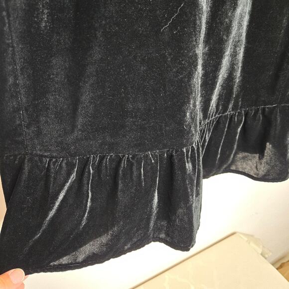 J. CREW Black Velvety Sleeveless Top with Ruffled Hem Size 6 - Picture 4 of 8